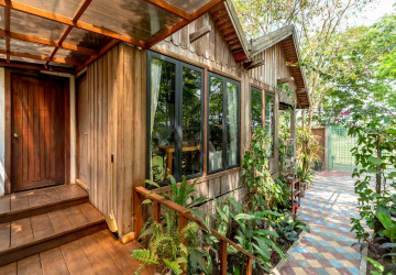 2 Bedroom Wooden House For Rent - Chreav, Siem Reap thumbnail
