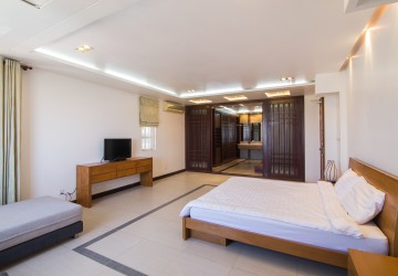 3 Bedroom Apartment For Rent - Chroy Changvar, Phnom Penh thumbnail