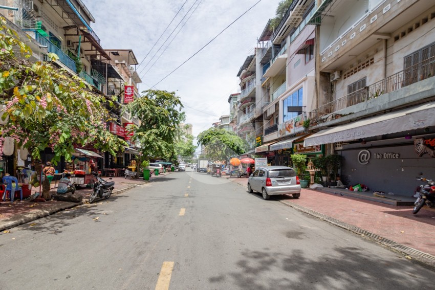 1 Bedroom Renovated Apartment For Sale - Phsar Kandal 1, Phnom Penh