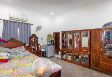 7 Bedroom Commercial Shophouse For Sale - Night Market Area, Siem Reap thumbnail