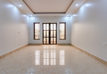 6 Bedroom Commercial Shophouse For Sale - Road 60, Siem Reap thumbnail