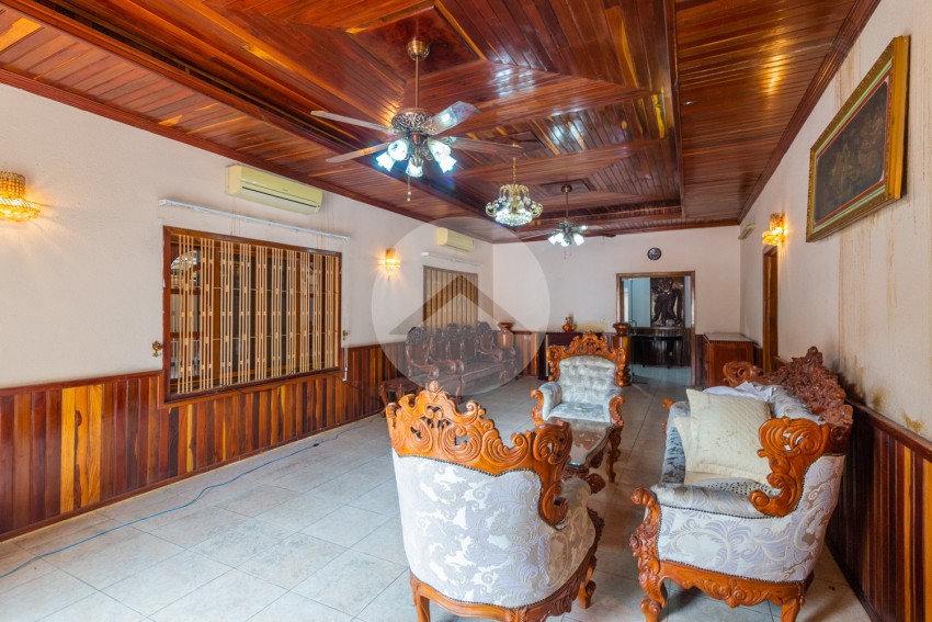 6 Bedroom Commercial Villa For Rent - Chamkarmorn, Phnom Penh