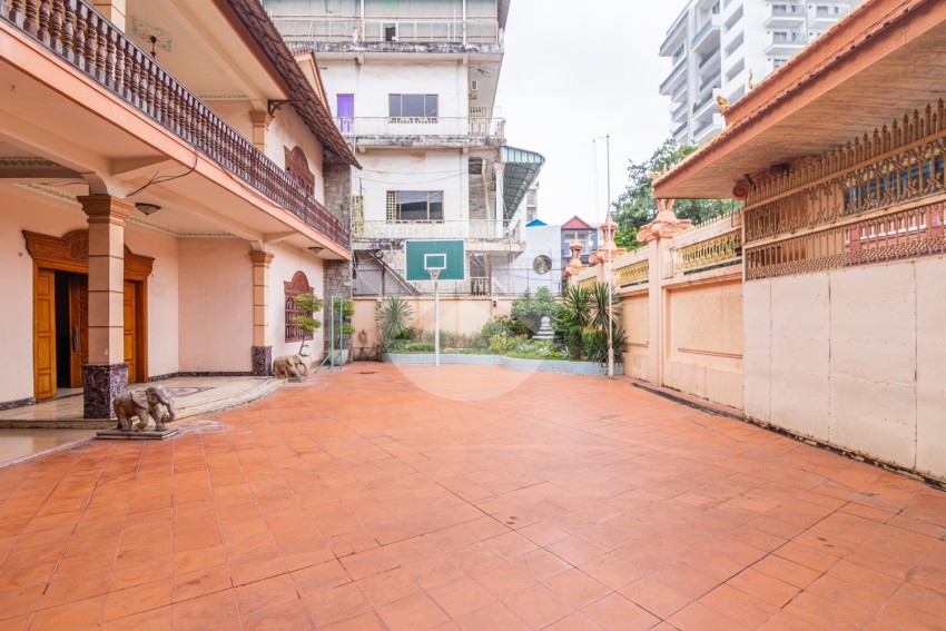 6 Bedroom Commercial Villa For Rent - Chamkarmorn, Phnom Penh