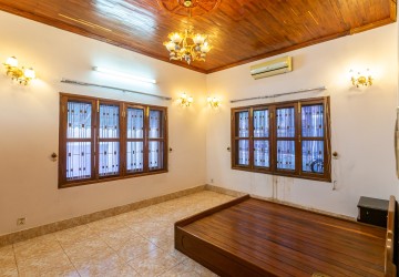 6 Bedroom Commercial Villa For Rent - Chamkarmorn, Phnom Penh thumbnail