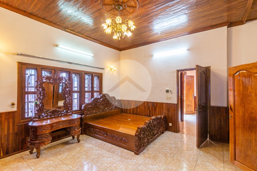 6 Bedroom Commercial Villa For Rent - Chamkarmorn, Phnom Penh