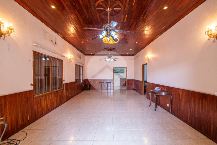 6 Bedroom Commercial Villa For Rent - Chamkarmorn, Phnom Penh