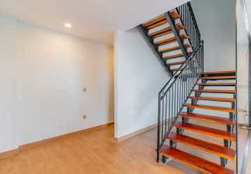 4 Bedroom Serviced Penthouse For Rent - Boeung Kak 1, Phnom Penh thumbnail