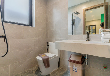 4 Bedroom Serviced Penthouse For Rent - Boeung Kak 1, Phnom Penh thumbnail