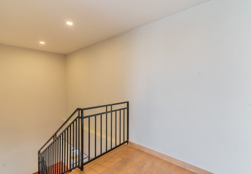 4 Bedroom Serviced Penthouse For Rent - Boeung Kak 1, Phnom Penh thumbnail