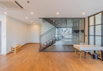 4 Bedroom Serviced Penthouse For Rent - Boeung Kak 1, Phnom Penh thumbnail