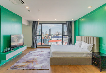 4 Bedroom Serviced Penthouse For Rent - Boeung Kak 1, Phnom Penh thumbnail