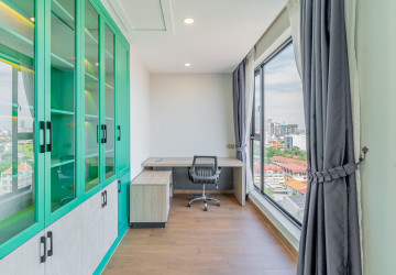 4 Bedroom Serviced Penthouse For Rent - Boeung Kak 1, Phnom Penh thumbnail