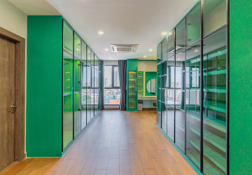 4 Bedroom Serviced Penthouse For Rent - Boeung Kak 1, Phnom Penh thumbnail