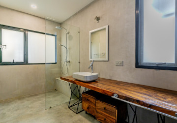 3 Bedroom Townhouse For Rent - Tonle Bassac, Phnom Penh thumbnail