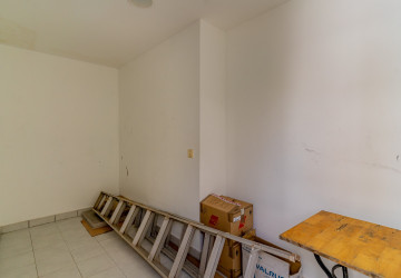 3 Bedroom Townhouse For Rent - Tonle Bassac, Phnom Penh thumbnail