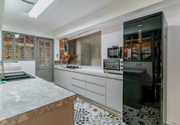3 Bedroom Townhouse For Rent - Tonle Bassac, Phnom Penh thumbnail