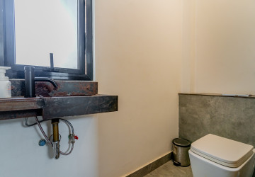 3 Bedroom Townhouse For Rent - Tonle Bassac, Phnom Penh thumbnail
