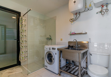 3 Bedroom Townhouse For Rent - Tonle Bassac, Phnom Penh thumbnail