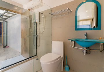 3 Bedroom Townhouse For Rent - Tonle Bassac, Phnom Penh thumbnail