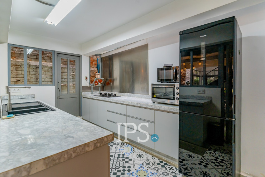 3 Bedroom Townhouse For Rent - Tonle Bassac, Phnom Penh