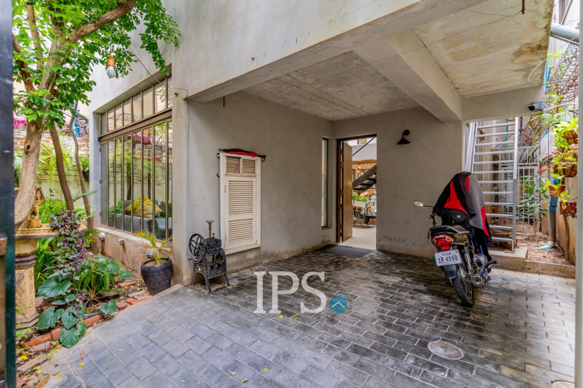 3 Bedroom Townhouse For Rent - Tonle Bassac, Phnom Penh