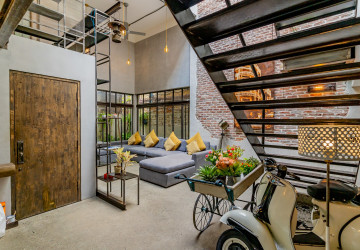 3 Bedroom Townhouse For Rent - Tonle Bassac, Phnom Penh thumbnail