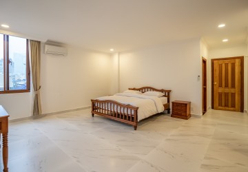 4 Bedroom Apartment For Rent - BKK1, Phnom Penh thumbnail