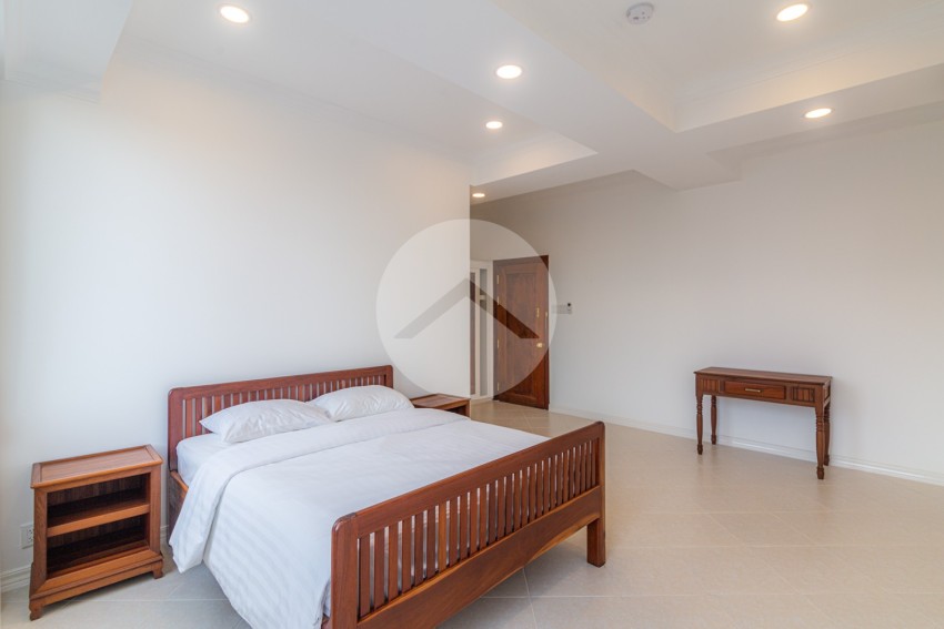 4 Bedroom Penthouse For Rent - BKK1, Phnom Penh