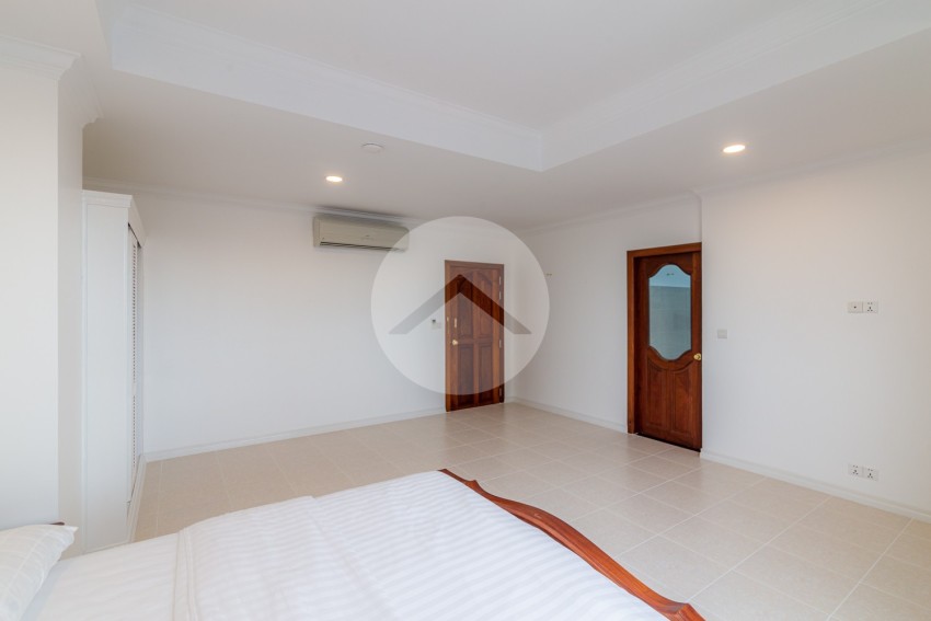 4 Bedroom Penthouse For Rent - BKK1, Phnom Penh