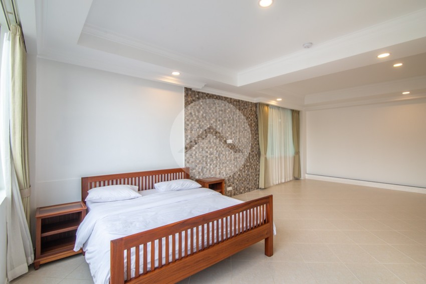 4 Bedroom Penthouse For Rent - BKK1, Phnom Penh