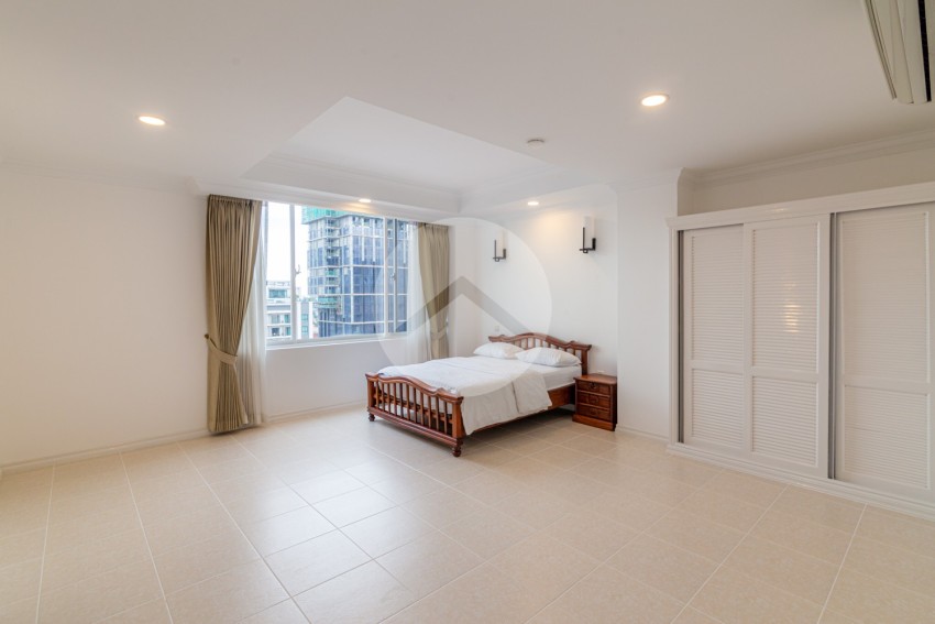 4 Bedroom Penthouse For Rent - BKK1, Phnom Penh