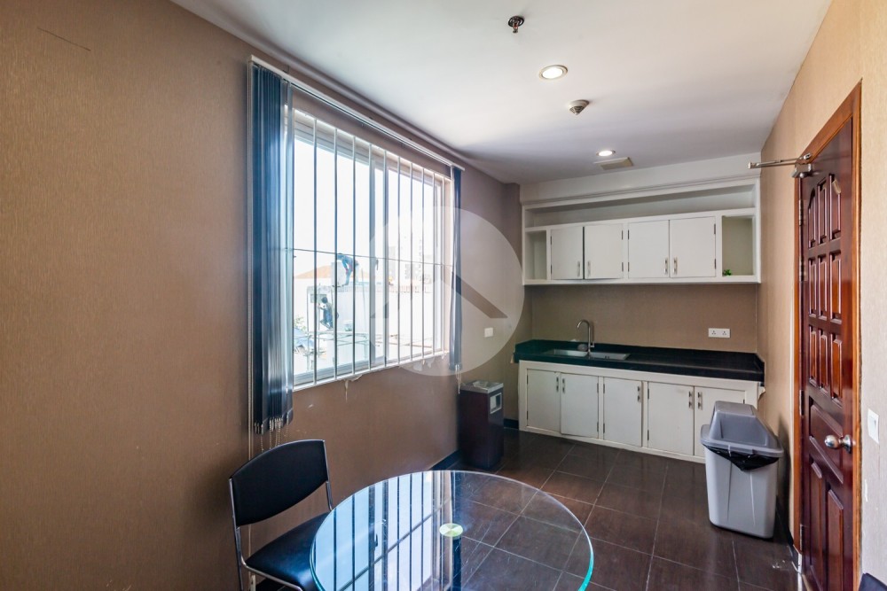 140 Sqm Office Space For Rent - BKK1, Phnom Penh - Image 10