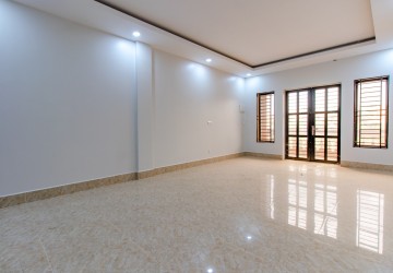 6 Bedroom Commercial Shophouse For Rent - Road 60, Siem Reap thumbnail