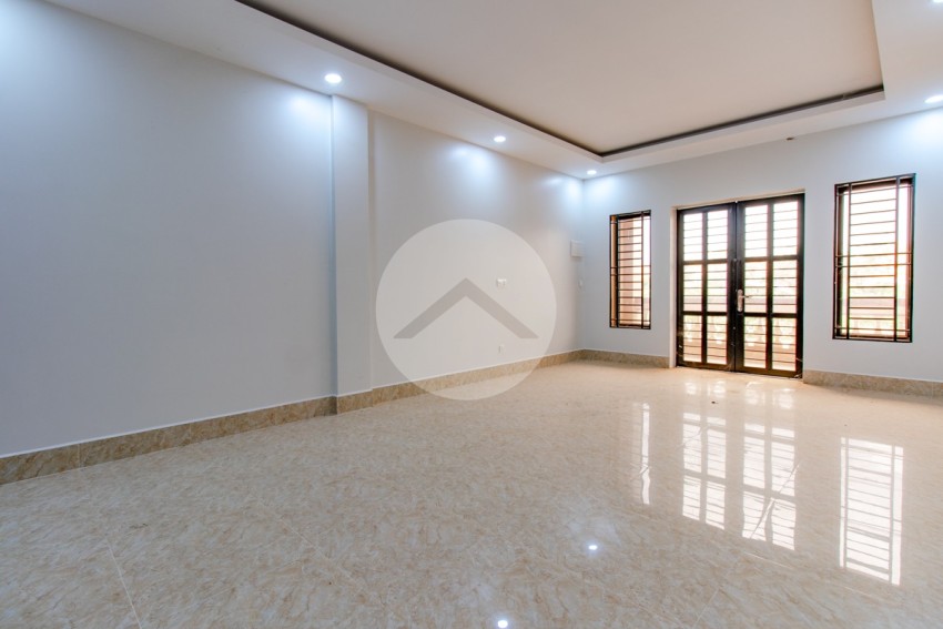 6 Bedroom Commercial Shophouse For Rent - Road 60, Siem Reap