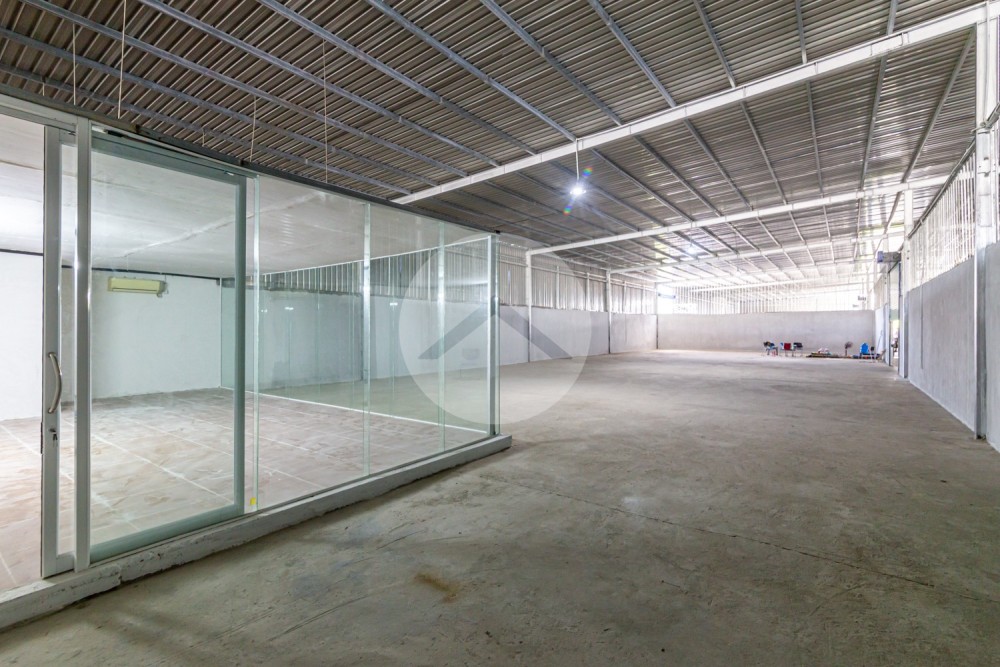 486 Sqm Warehouse For Rent - Chroy Changvar, Phnom Penh
