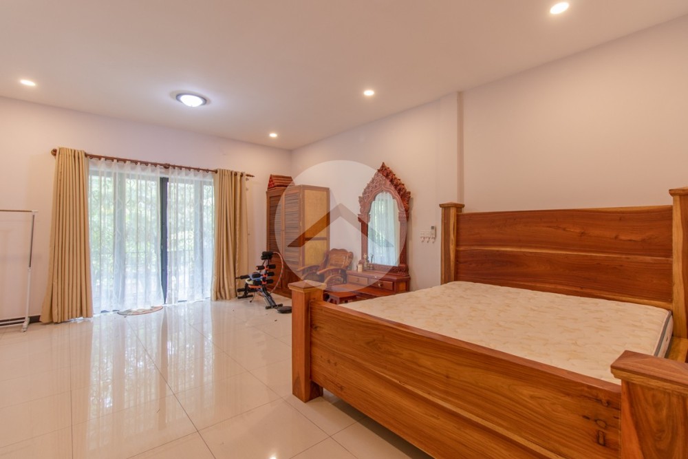 3 Bedroom House For Rent - Svay Thom, Siem Reap - Image 9