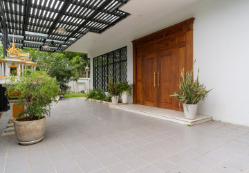 5 Bedroom Villa For Rent - Preaek Aeng, Chbar Ampov, Phnom Penh thumbnail