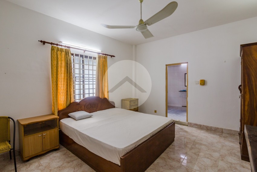 2 Bedroom Flat With Balcony For Rent - BKK1, Phnom Penh
