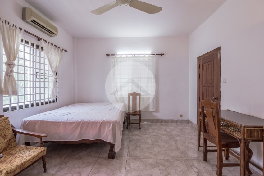 2 Bedroom Flat With Balcony For Rent - BKK1, Phnom Penh