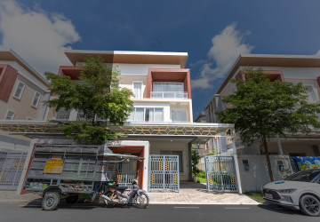 3 Bedroom Twin Villa For Rent - Orkide Botanic City, Chroy Changvar, Phnom Penh thumbnail