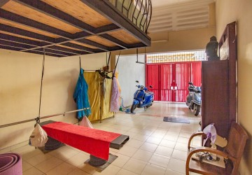 3 Bedroom Townhouse For Sale - Tonle Bassac, Phnom Penh thumbnail