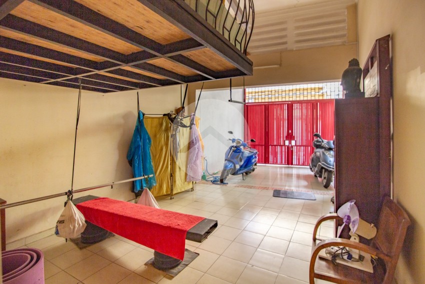 3 Bedroom Townhouse For Sale - Tonle Bassac, Phnom Penh