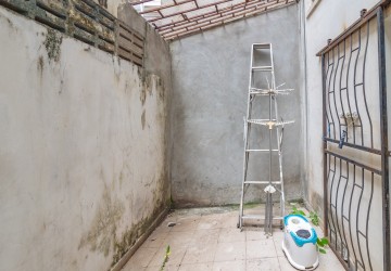 3 Bedroom Townhouse For Sale - Tonle Bassac, Phnom Penh thumbnail