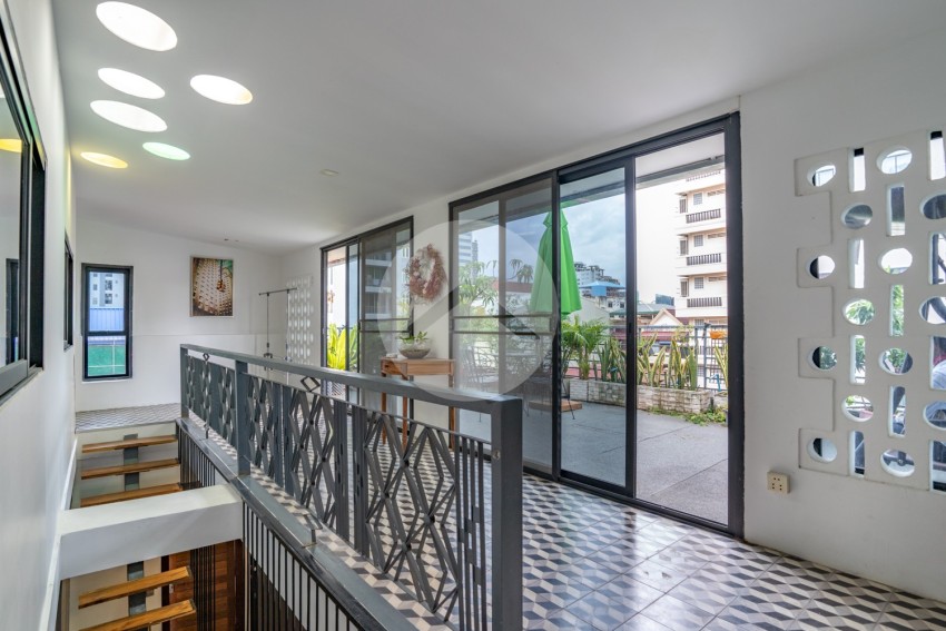 Renovated 3 Bedroom Duplex Apartment For Rent - 7 Makara, Phnom Penh