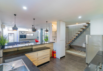 Renovated Duplex 3 Bedroom Apartment For Rent - Beoung Prolit, Phnom Penh thumbnail