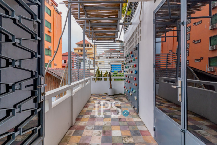 Renovated Duplex 3 Bedroom Apartment For Rent - Beoung Prolit, Phnom Penh