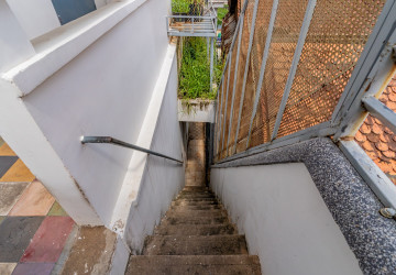 Renovated Duplex 3 Bedroom Apartment For Rent - Beoung Prolit, Phnom Penh thumbnail