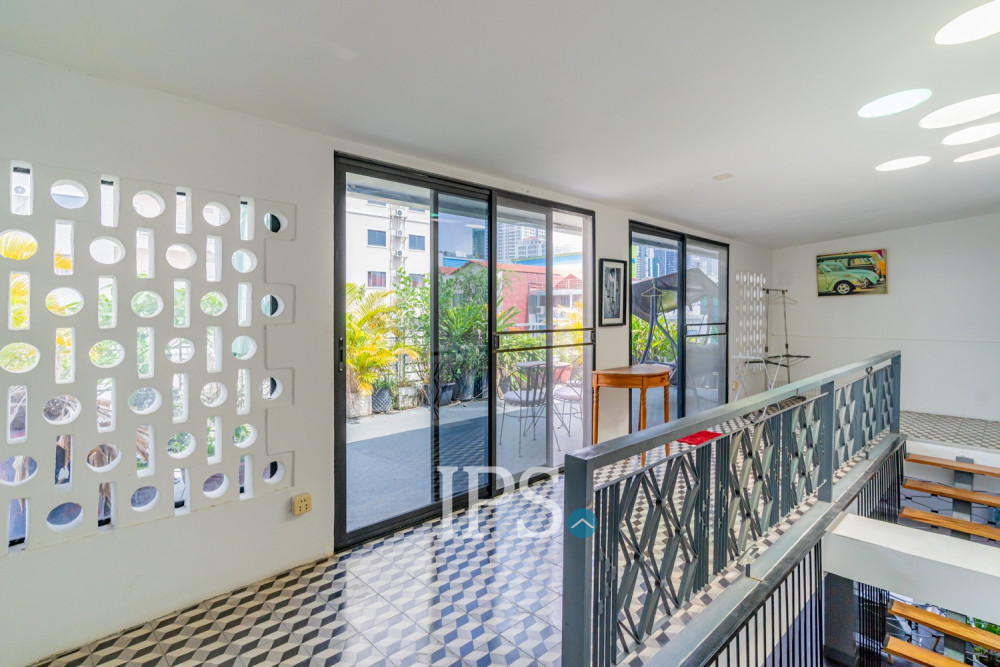 Renovated Duplex 3 Bedroom Apartment For Rent - Beoung Prolit, Phnom Penh - Image 17