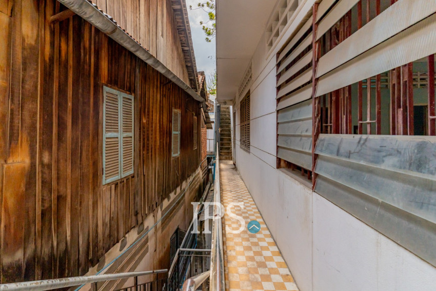 Renovated Duplex 3 Bedroom Apartment For Rent - Beoung Prolit, Phnom Penh