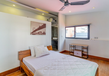 Renovated Duplex 3 Bedroom Apartment For Rent - Beoung Prolit, Phnom Penh thumbnail